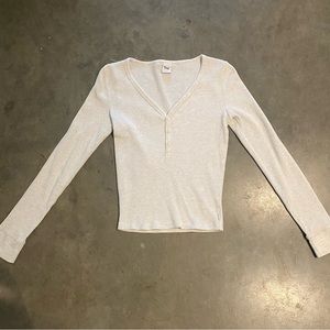 Aritzia Tna Thermal Henley top - Size M in Heather Light Oatmeal